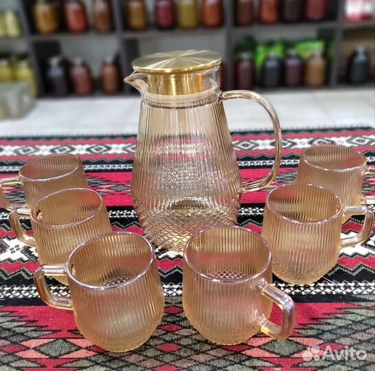 Кувшин с кружками
