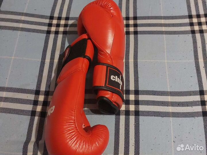 Боксерские перчатки 10 oz clinch
