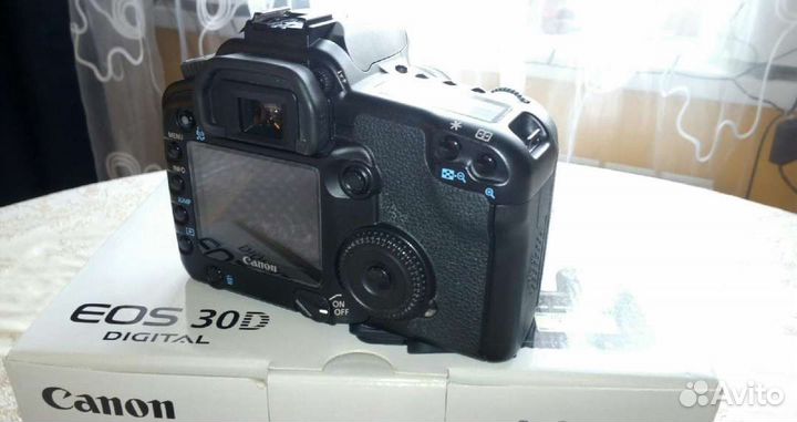 Фотоаппарат зеркальный Canon EOS 30D в коробке