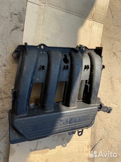 Коллектор впускной Renault Sandero Logan 16кл