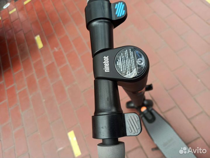 Надежный электросамокат ninebot es1L red black