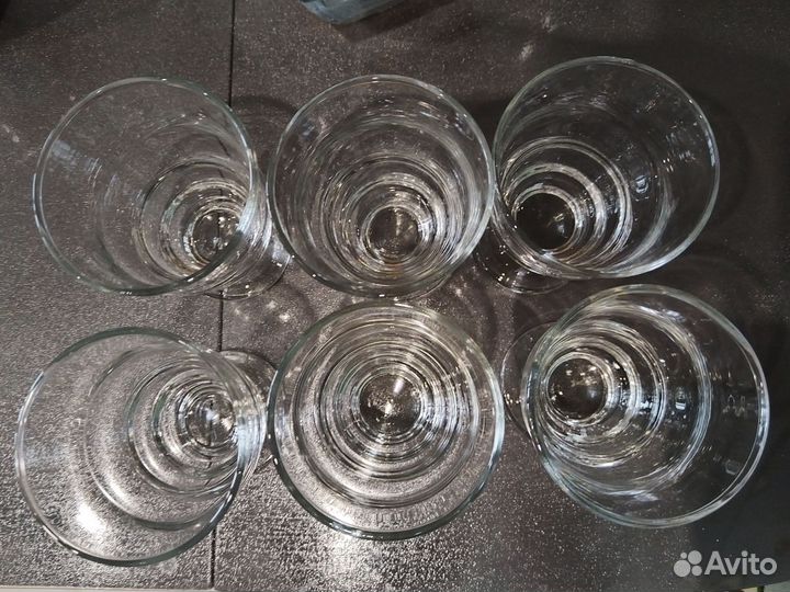Стеклянные бокалы