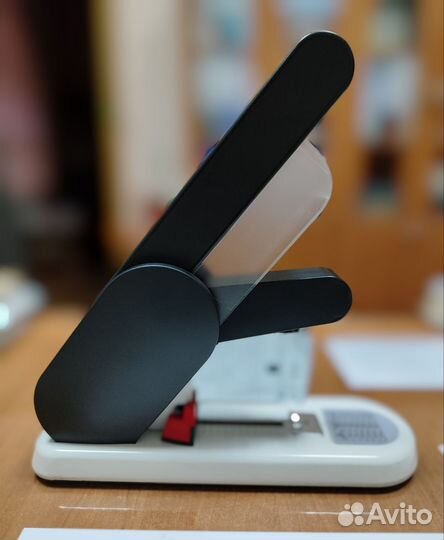 Офисный степлер