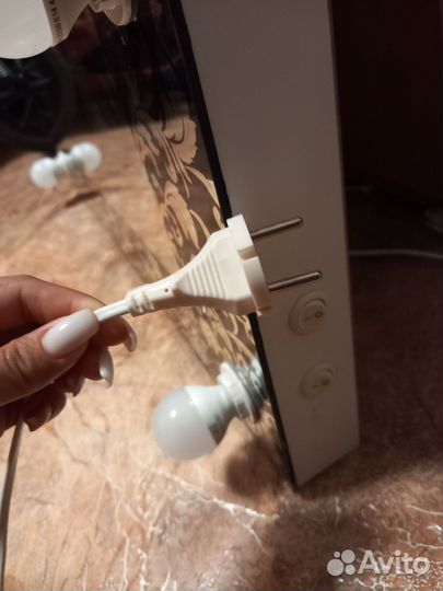 Гримерное зеркало с лампочками