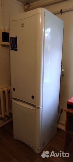 Холодильник бу Indesit