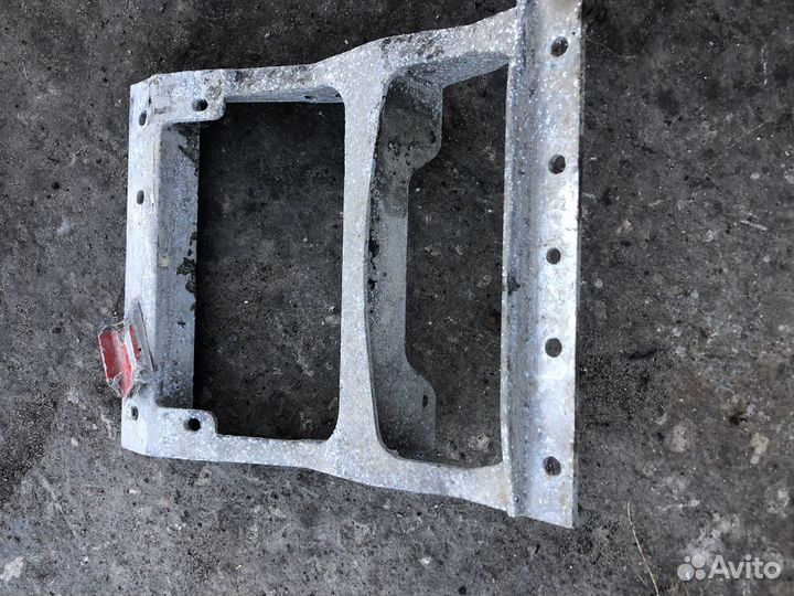 Кронштейн подножки Рено Премиум