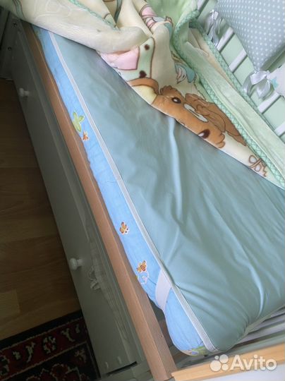 Детская кровать с маятником