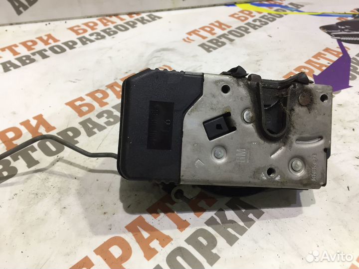 Рено Трафик Замок задней двери Лев