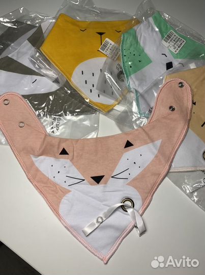 Детские нагрудники с верёвочкой для соски