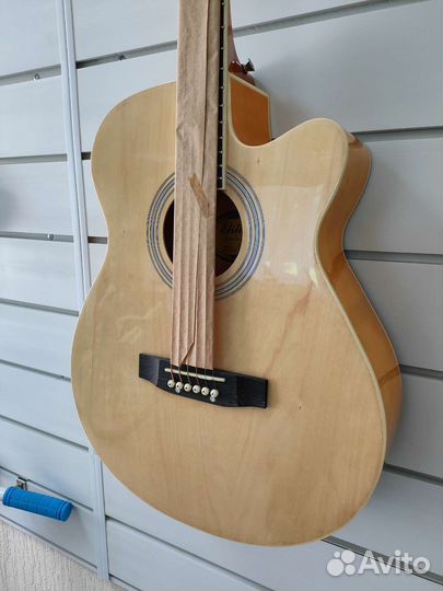 Акустическая гитара