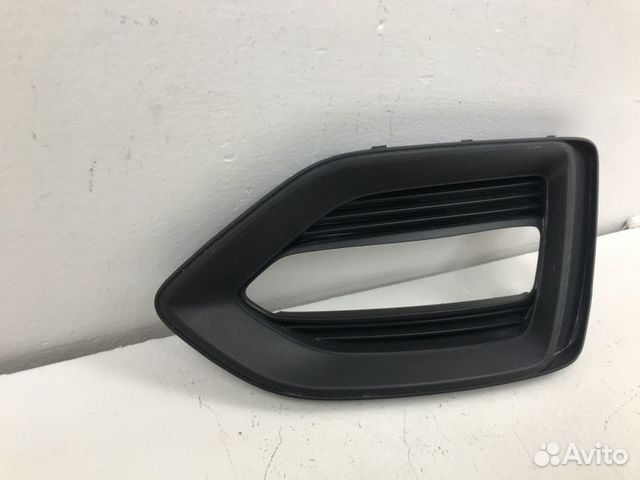 Рамка противотуманной фары правой Hyundai Solaris