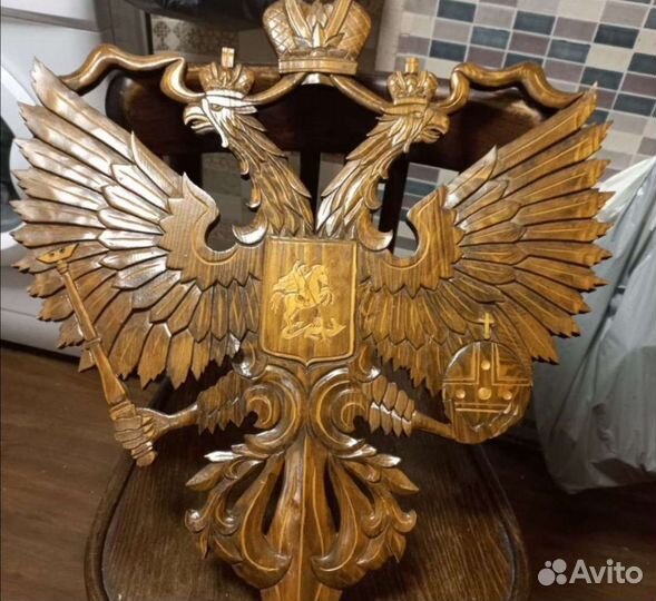 Герб Российской Федерации. Дерево. Резной