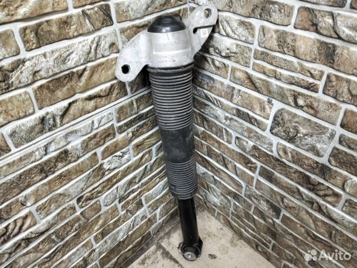 Амортизатор подвески задний правый Land Rover