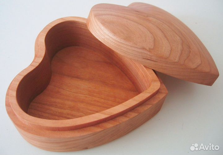 Подарочная шкатулка из дерева