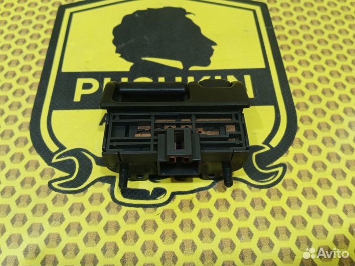 Кнопка открывания багажника/лючка бензобака Nissan Maxima