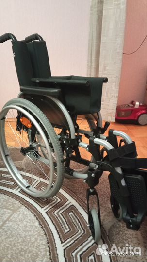 Кресло-коляска для инвалидов с ручным приводом