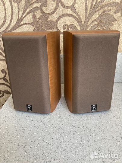 Полочные, подвесные колонки Yamaha NS-E55