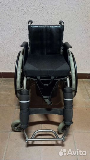 Инвалидное кресло-коляска активного типа из титана