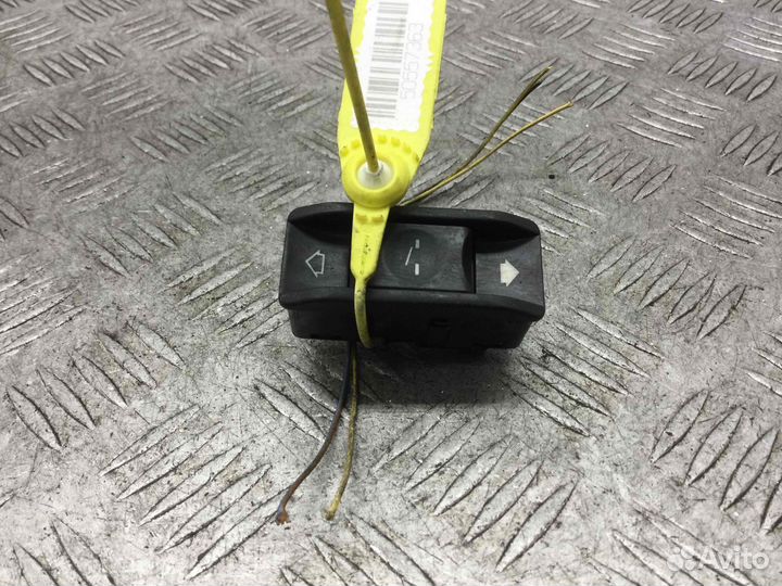 Кнопка открывания люка BMW 5-Series 61318352182 M52B25