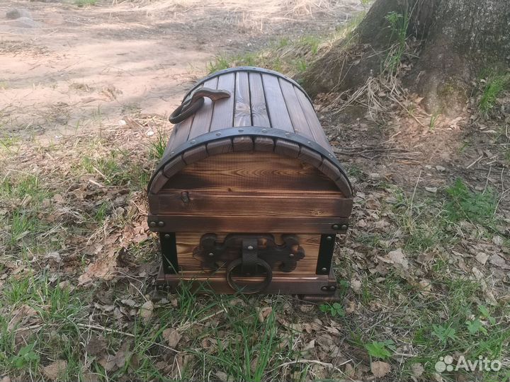 Сундук деревянный