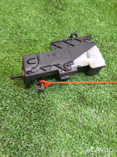 Активатор лючка бензобака мерседес w212