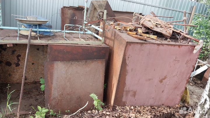 Баки с крышкой