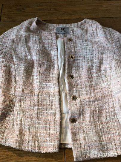 Розовый женский пиджак с укороченым рукавом