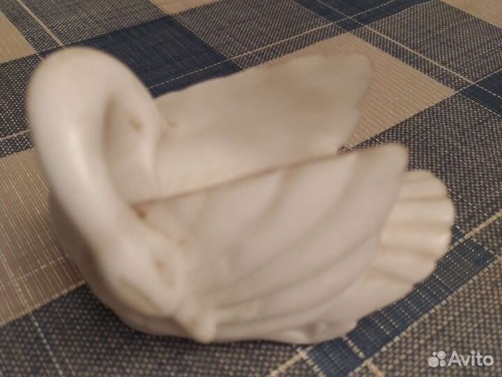 Пепельница лебедь мраморная