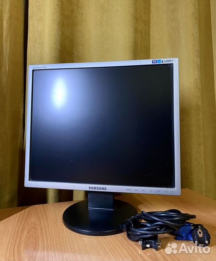 Монитор Samsung