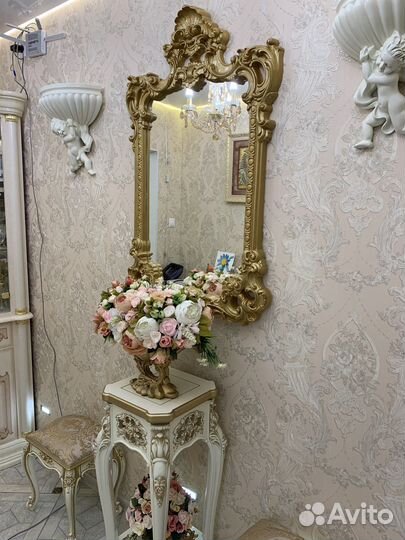 Зеркало резное настенное