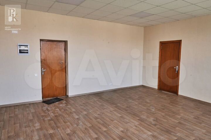 Офис 48 м2 на первой линии в Камышах