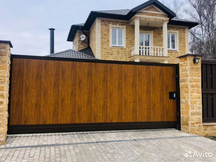 Ворота откатные из сэндвич панелей Алютех