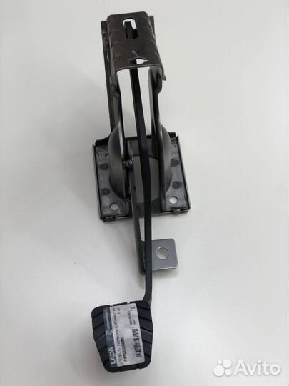 Педаль тормоза с кронштейном Лада Веста в сборе