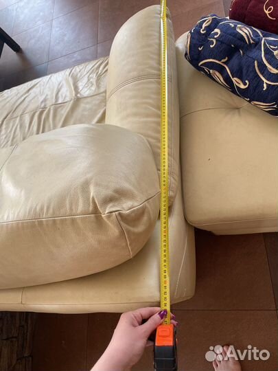 Кожаный диван