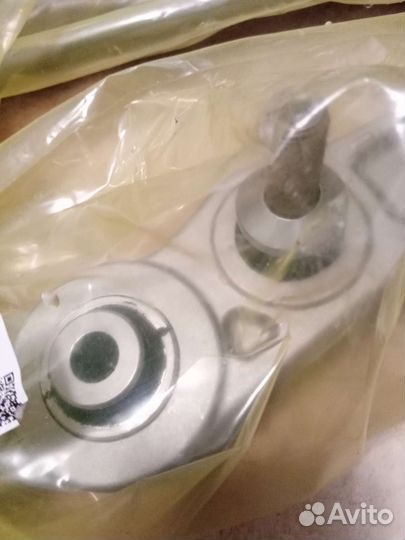 Рычаг передний нижний поперечный Мерседес