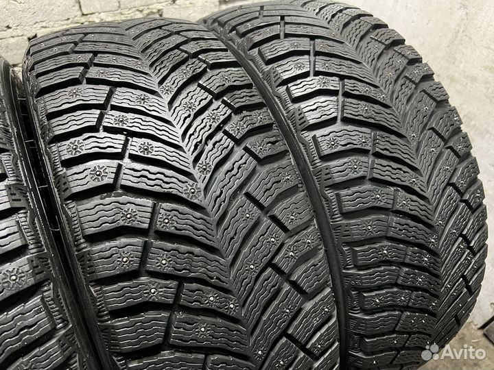 Michelin X-Ice North 4 215/55 R17