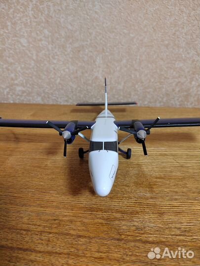 Коллекционная модель DHC 6-400 авиакомпании Аврора
