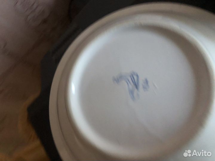 Супница и миска и суповые тарелки