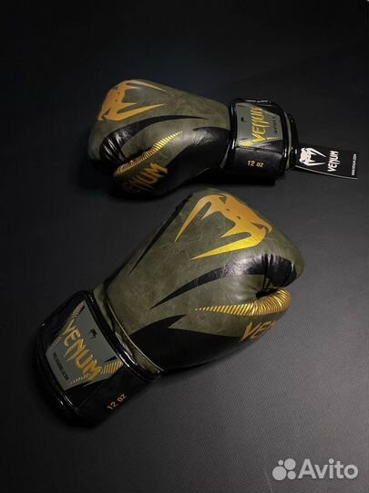 Боксерские перчатки Venum