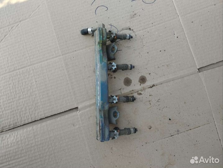 Топливная рампа с форсунками Nissan Note 1 1.4 Мт