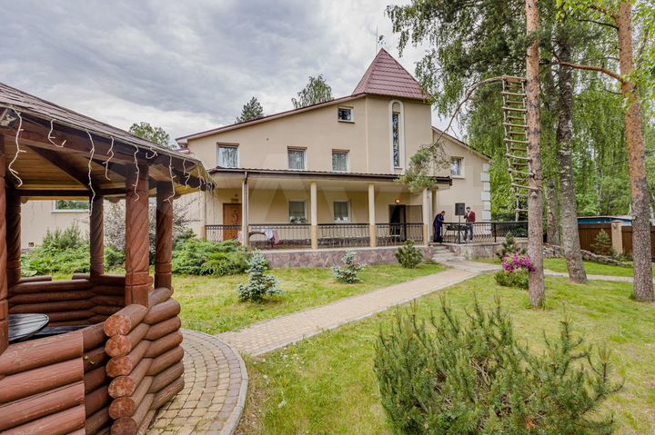 Коттедж 370 м² на участке 30 сот.