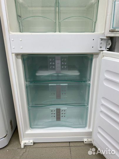 Встраиваемый холодильник 