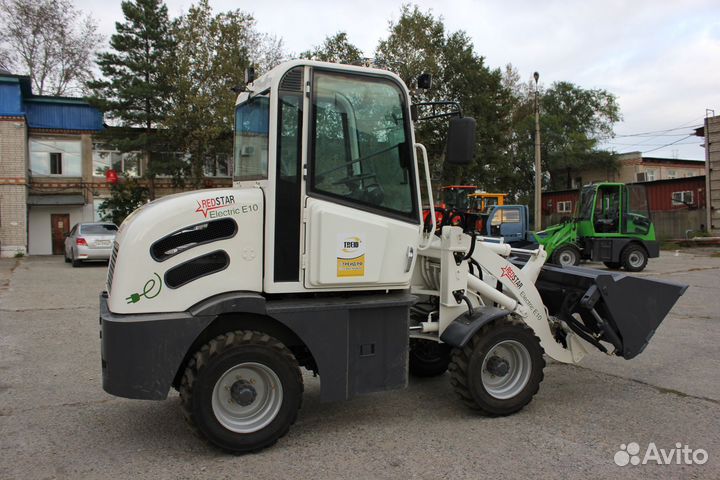 Фронтальный погрузчик Redstar E10, 2023