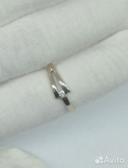 Золотое кольцо с фианитом 18р