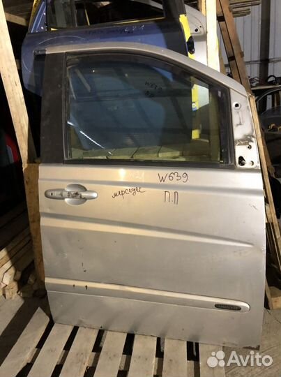 Передняя правая дверь на mercedes V klasse w639