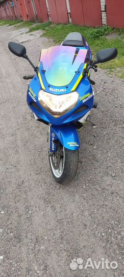 Спортивный мотоцикл Сузуки Джиксер