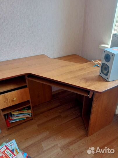 Компьютерный стол