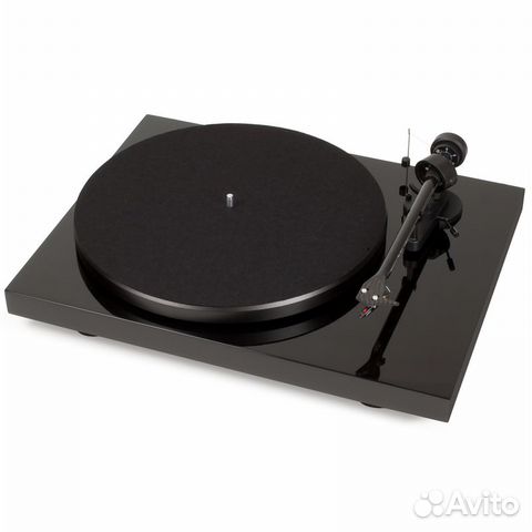 Проигрыватель Pro-Ject Debut Carbon 2M-Red