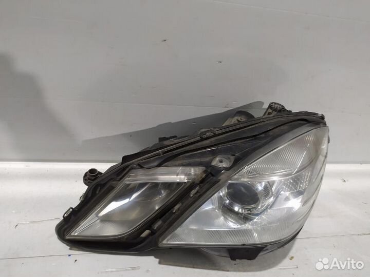 Фара левая Mercedes-Benz E-Class