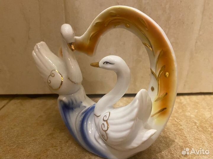 Фигурка фарфор «Лебеди»